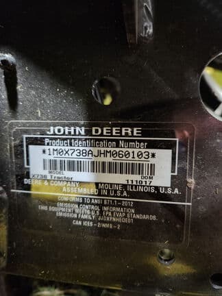 Image of John Deere X738 equipment image 3