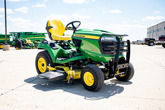 Image of John Deere X754 equipment image 1