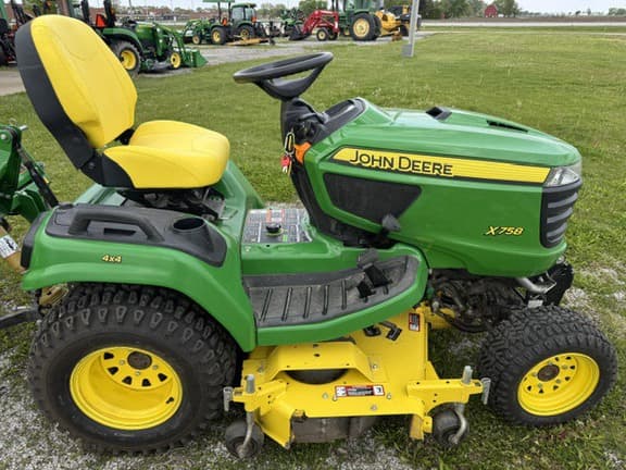Image of John Deere X758 equipment image 4