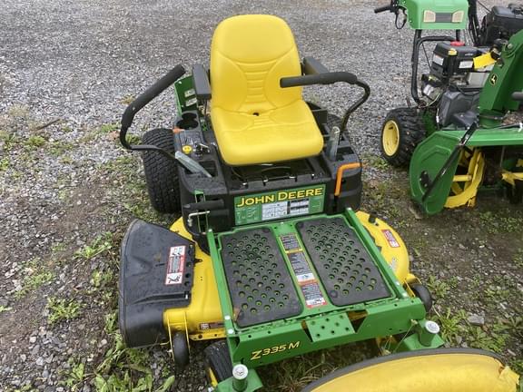 Image of John Deere Z335M equipment image 1