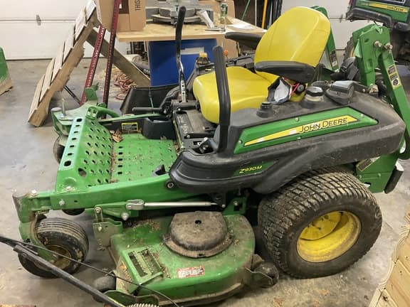 Image of John Deere Z930M equipment image 1