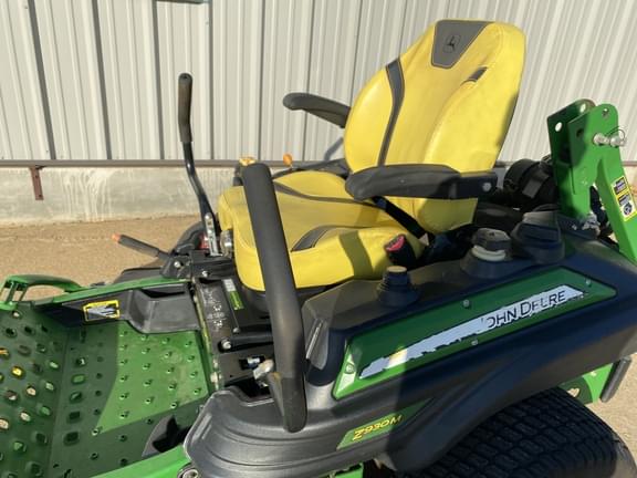 Image of John Deere Z930M equipment image 2