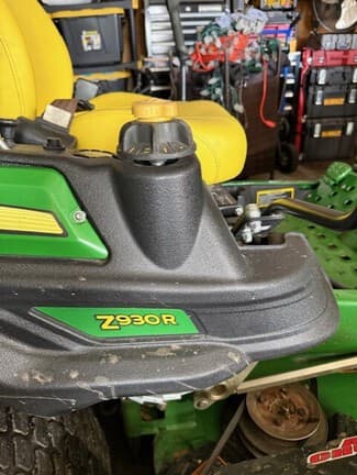 Image of John Deere Z930R equipment image 1