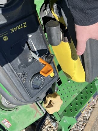 Image of John Deere Z997R equipment image 4