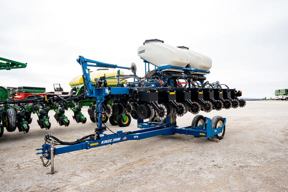2017 Kinze 3500 Equipment Image0