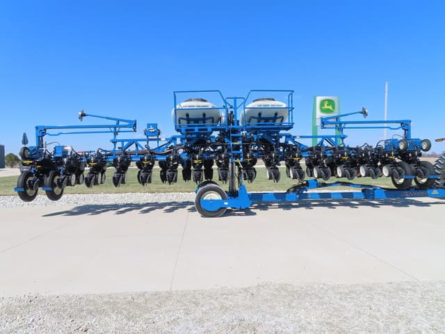 Image of Kinze 3600 equipment image 3
