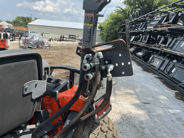 Image of Kubota B3350 equipment image 3