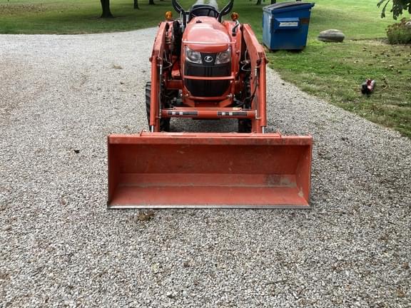 Image of Kubota L3301 equipment image 2