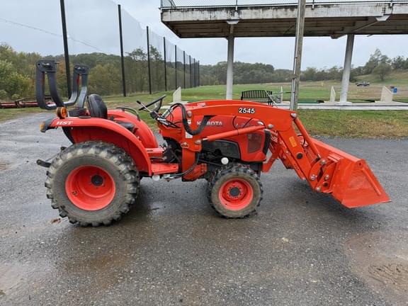 Image of Kubota L3301 equipment image 3