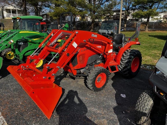 2017 Kubota L3301 Equipment Image0