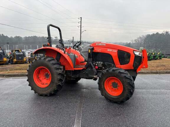 2017 Kubota M5-091 Equipment Image0