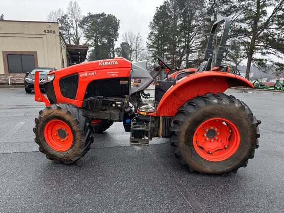 Image of Kubota M5-091 equipment image 3