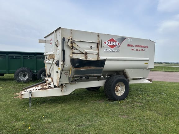 2017 Kuhn Knight RC250 Equipment Image0