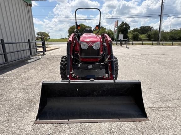 Image of Massey Ferguson 2706E equipment image 4