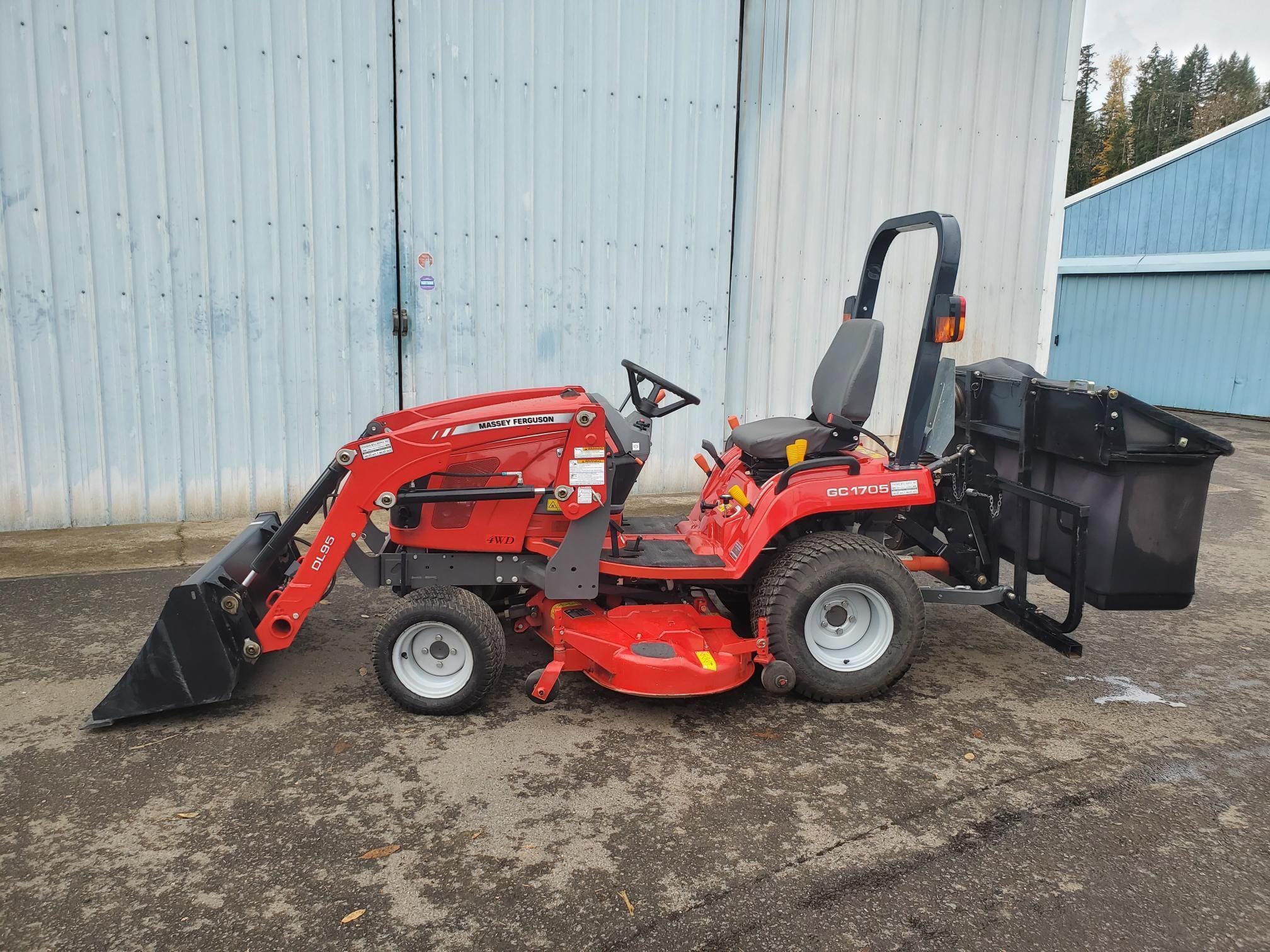 2017 Massey Ferguson GC1705 Equipment Image0