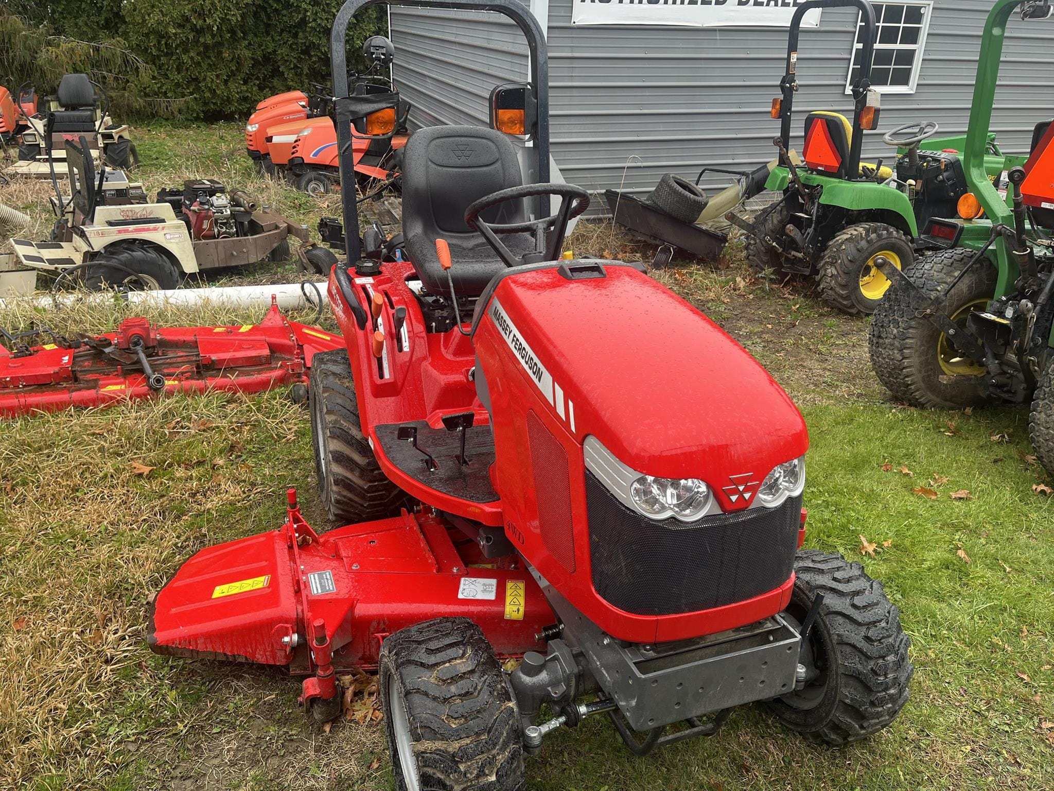 2017 Massey Ferguson GC1705 Equipment Image0