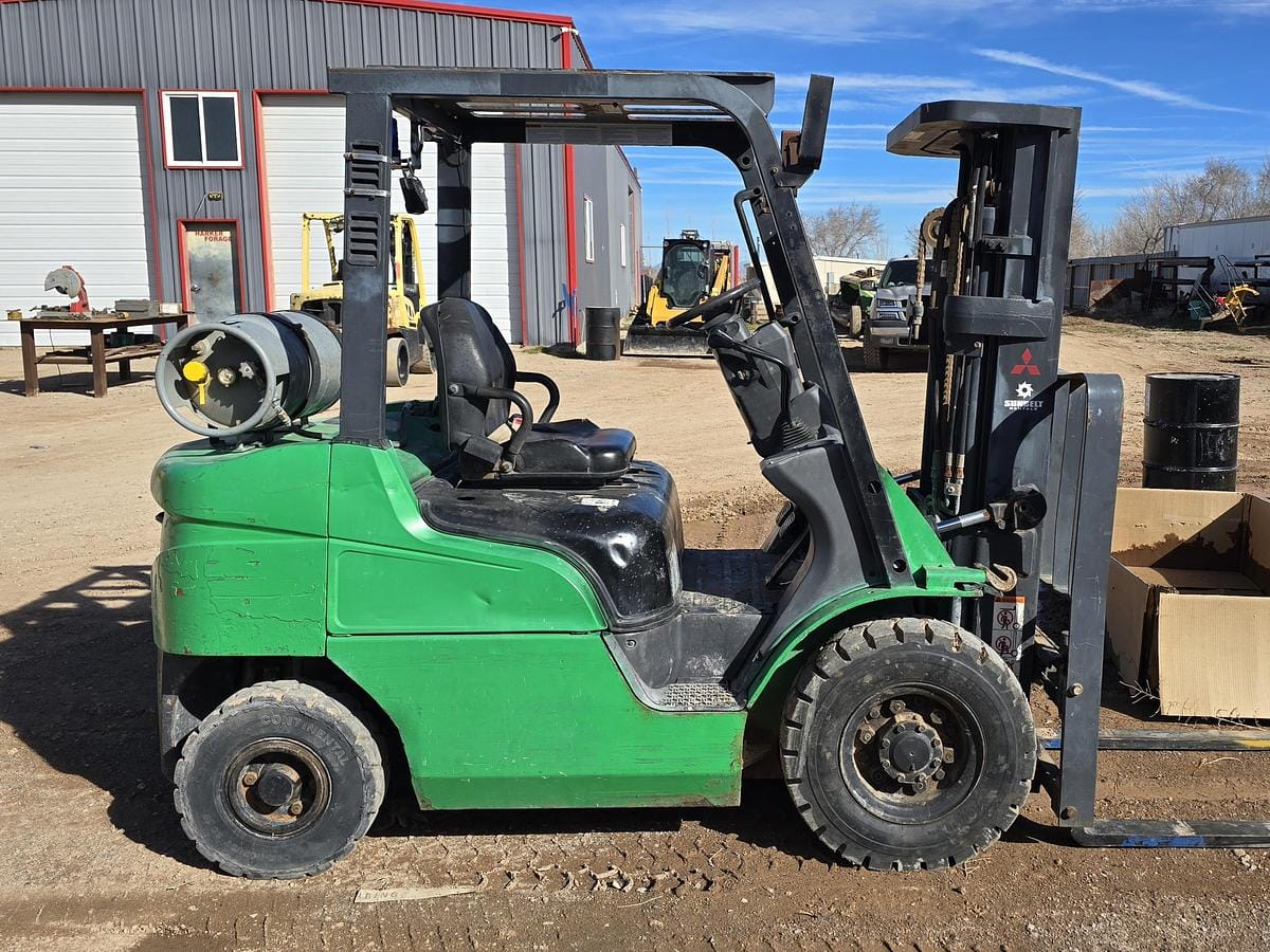 2017 Mitsubishi FG25N Equipment Image0