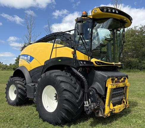 Image of New Holland FR650 equipment image 1