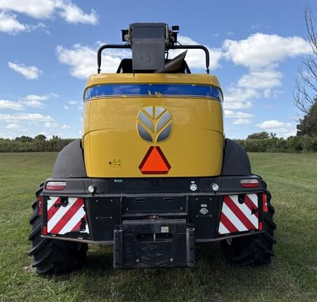 Image of New Holland FR650 equipment image 4