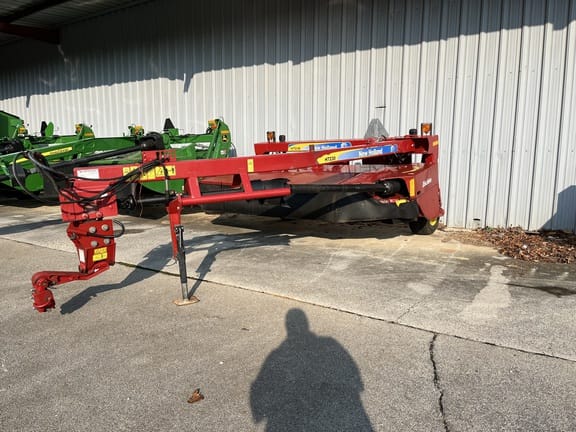 2017 New Holland H7230 Equipment Image0