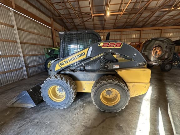 Image of New Holland L228 equipment image 1