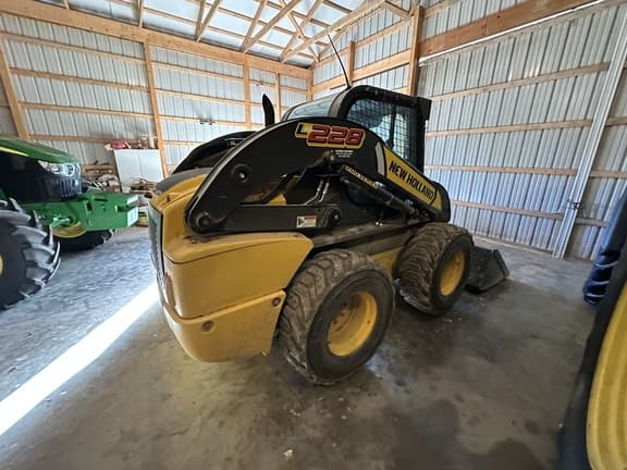 Image of New Holland L228 equipment image 3