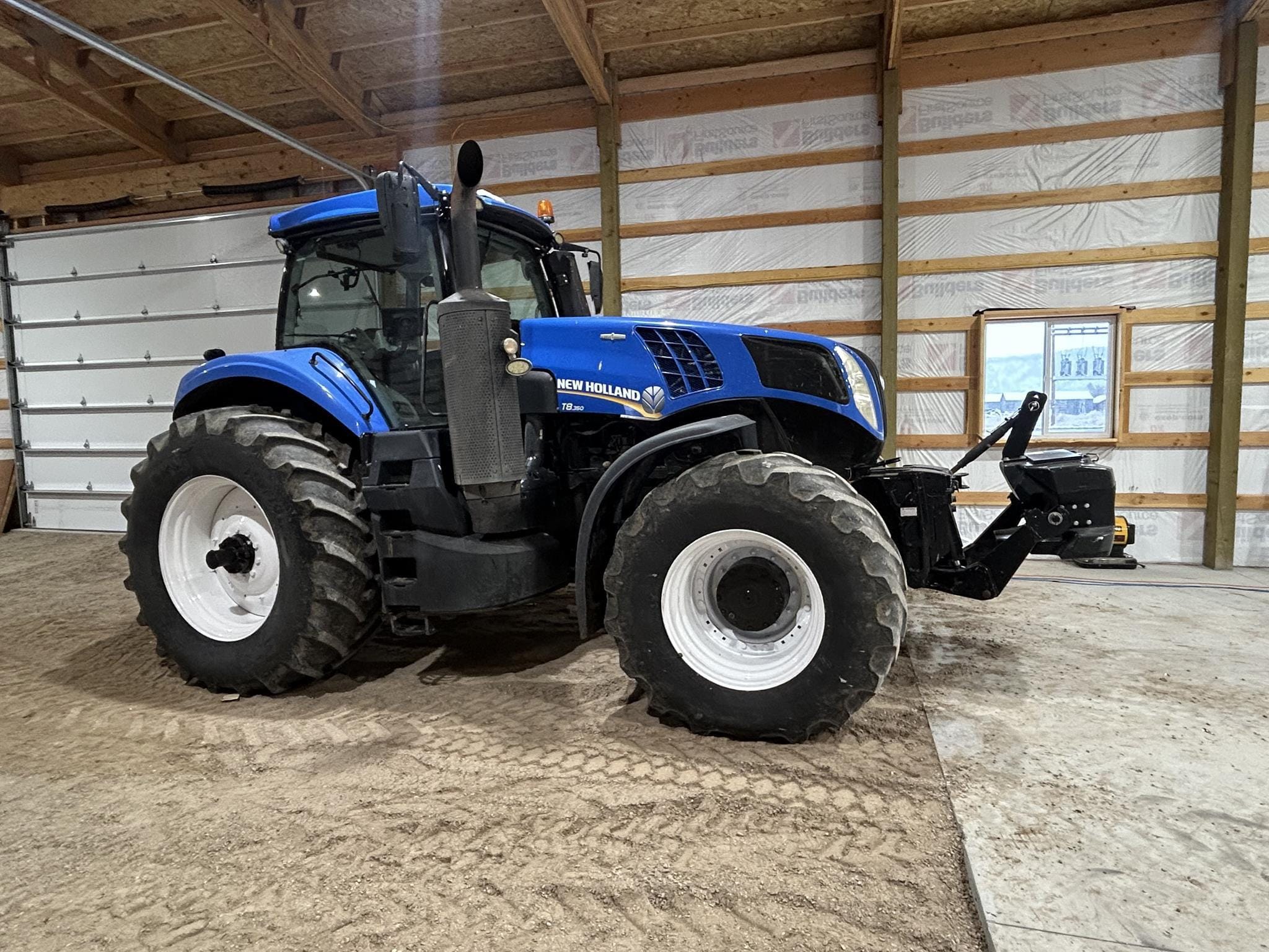 2017 New Holland T8.350 Equipment Image0