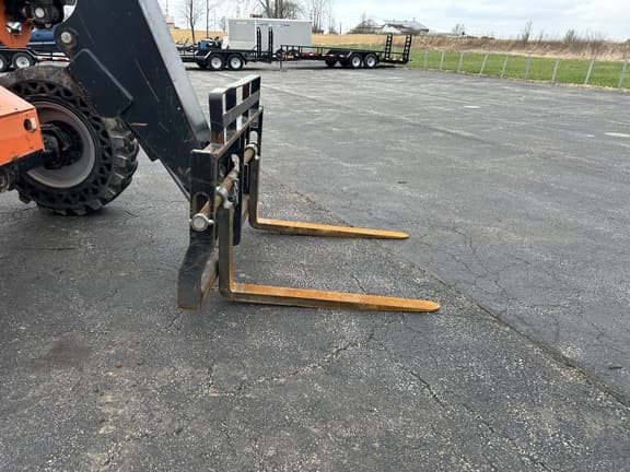 Image of Skytrak 6042 equipment image 4