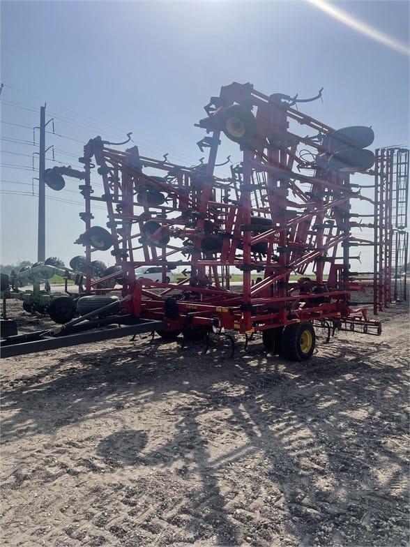 2017 Sunflower 5056 Equipment Image0