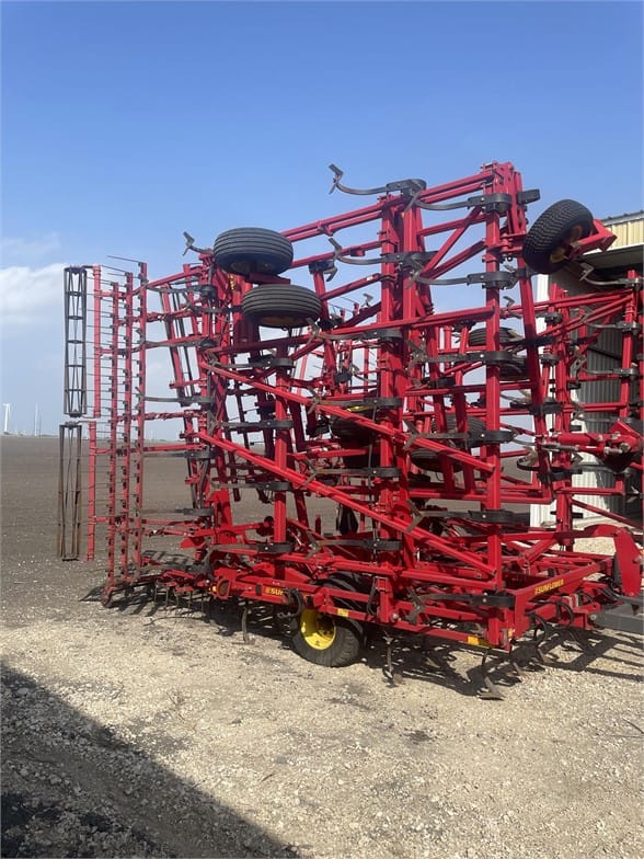 2017 Sunflower 5056 Equipment Image0