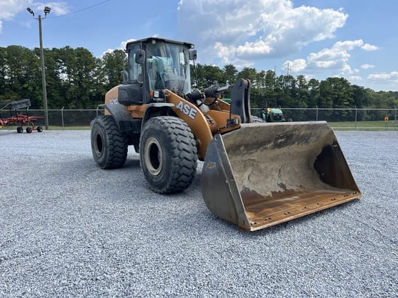2018 Case 821G Equipment Image0