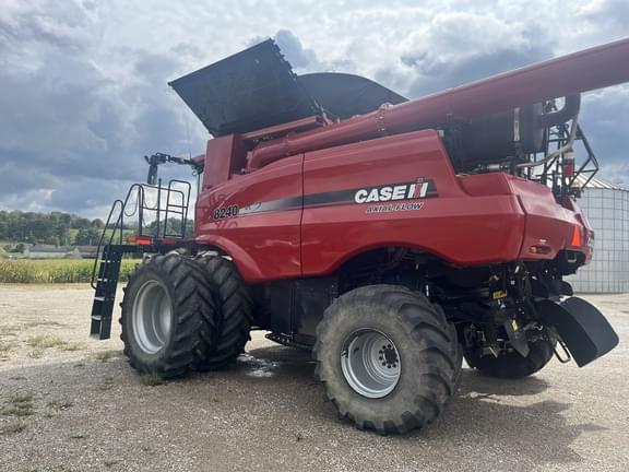 Image of Case IH 8240 equipment image 2