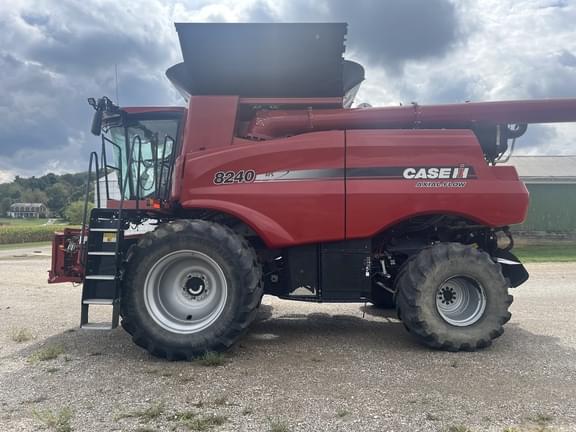Image of Case IH 8240 equipment image 1