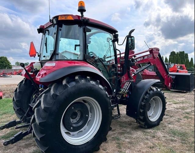 Image of Case IH Farmall 105C equipment image 3