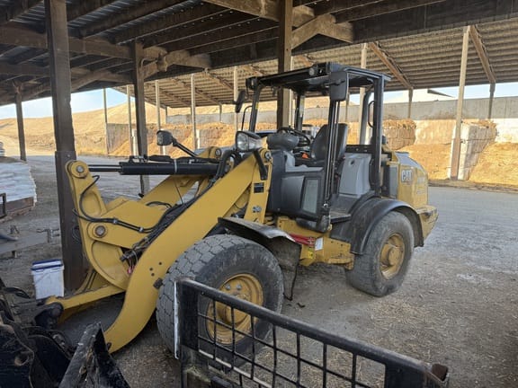 2018 Caterpillar 906M Equipment Image0