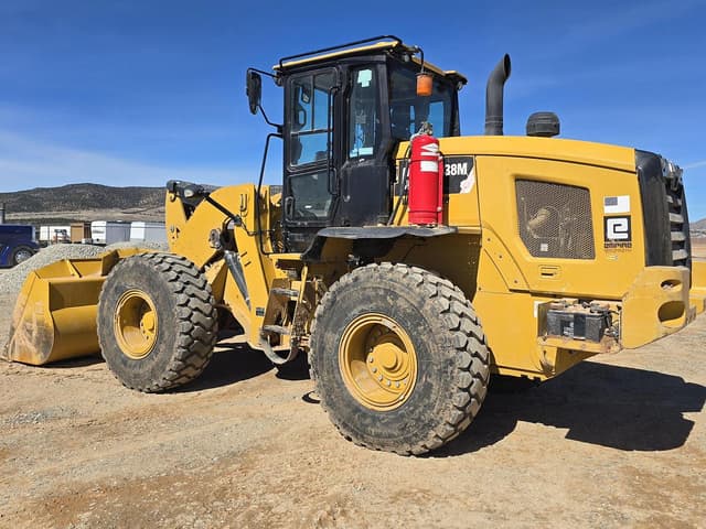 Image of Caterpillar 938M equipment image 2