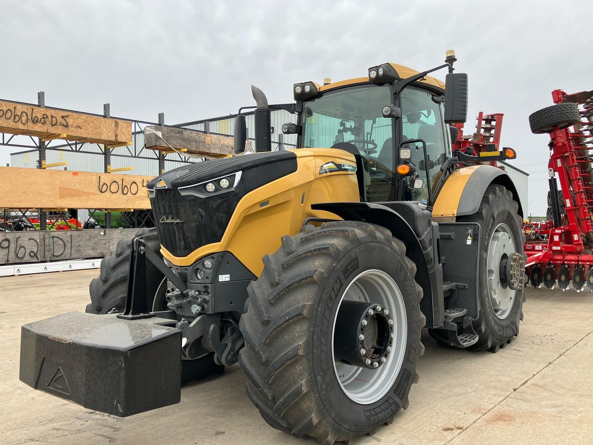 2018 Challenger 1050 Equipment Image0