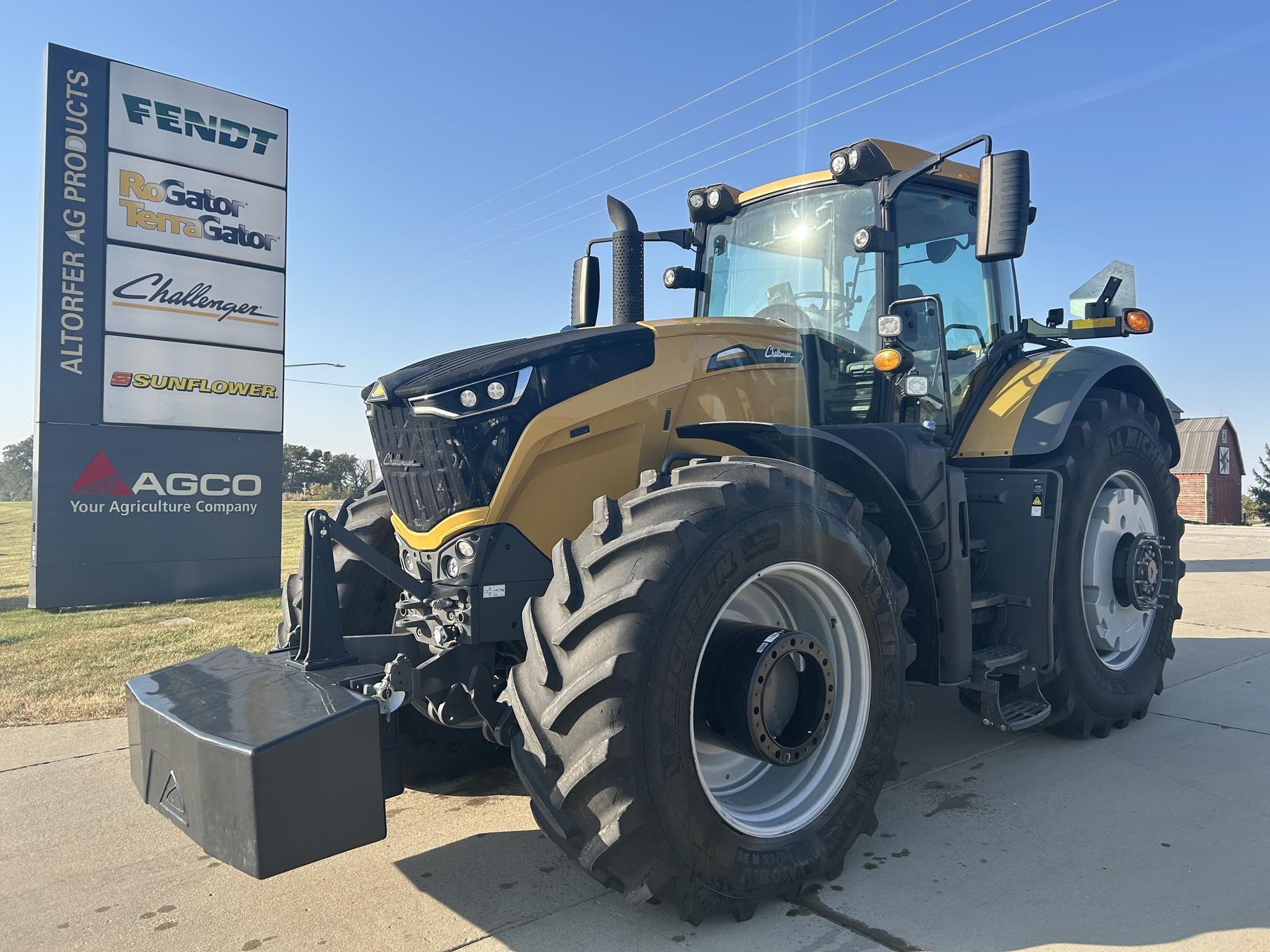 2018 Challenger 1050 Equipment Image0