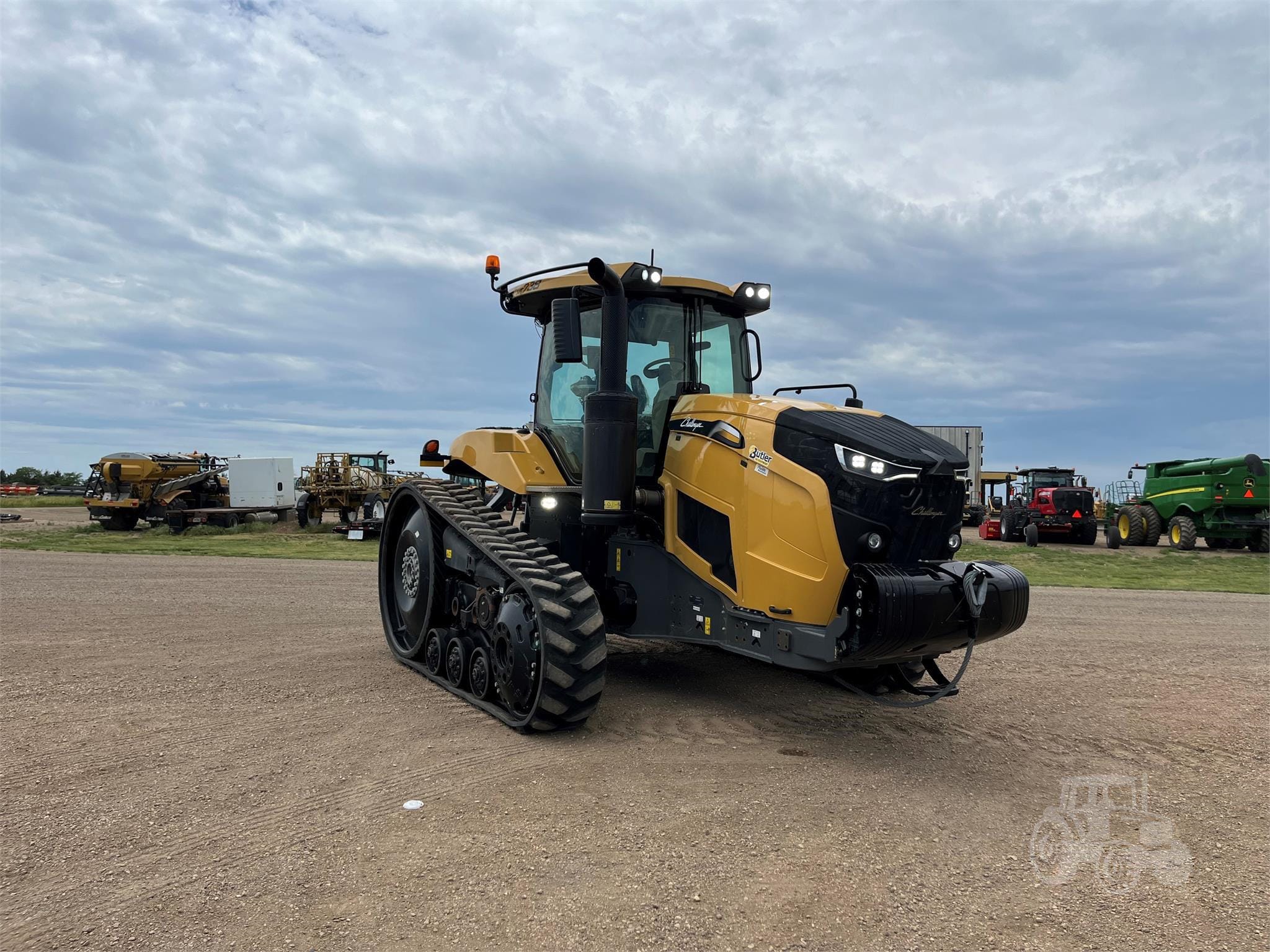 2018 Challenger MT738 Equipment Image0
