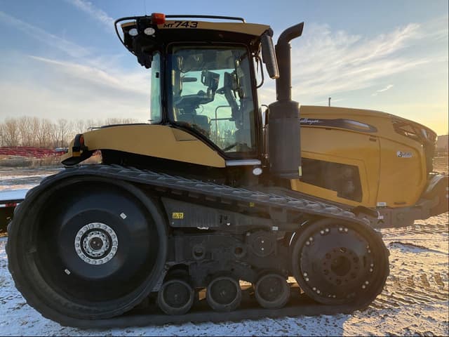 Image of Challenger MT743 equipment image 2