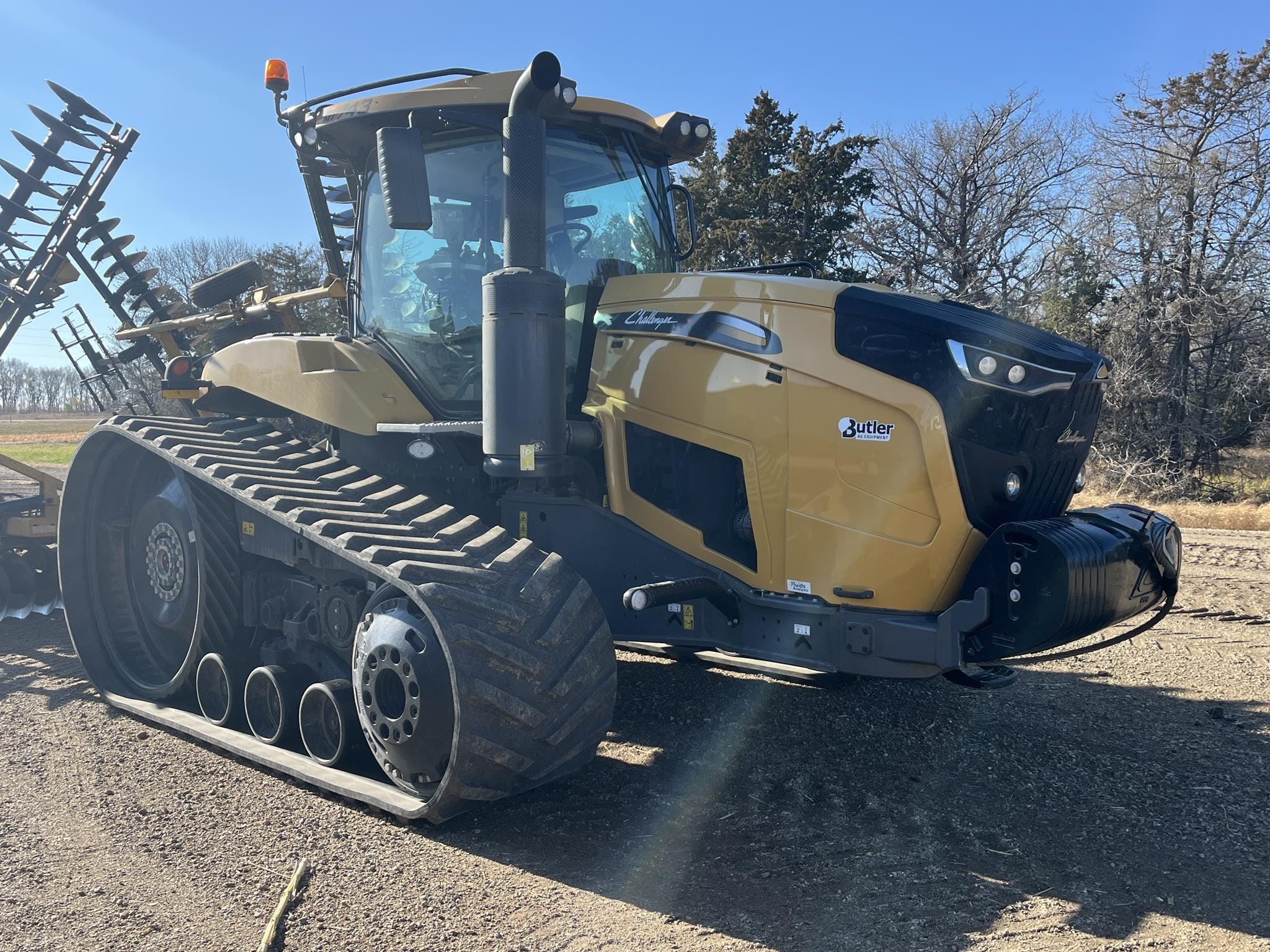 2018 Challenger MT743 Equipment Image0