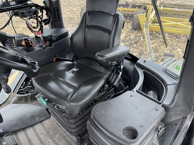 Image of Challenger MT855E equipment image 4