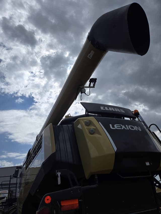 Image of CLAAS LEXION 760 equipment image 4