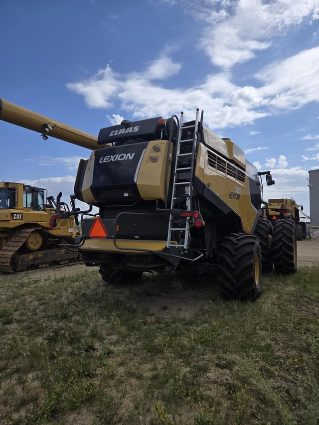 Image of CLAAS LEXION 760 equipment image 2