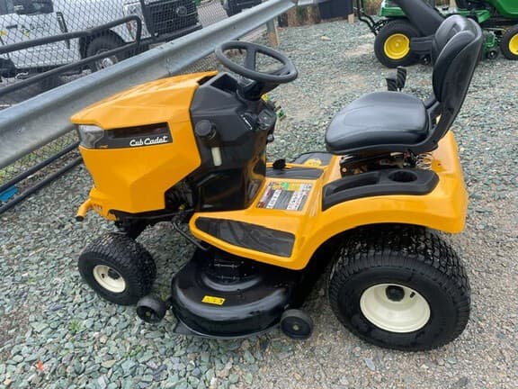 Image of Cub Cadet XT1 LT46 equipment image 2