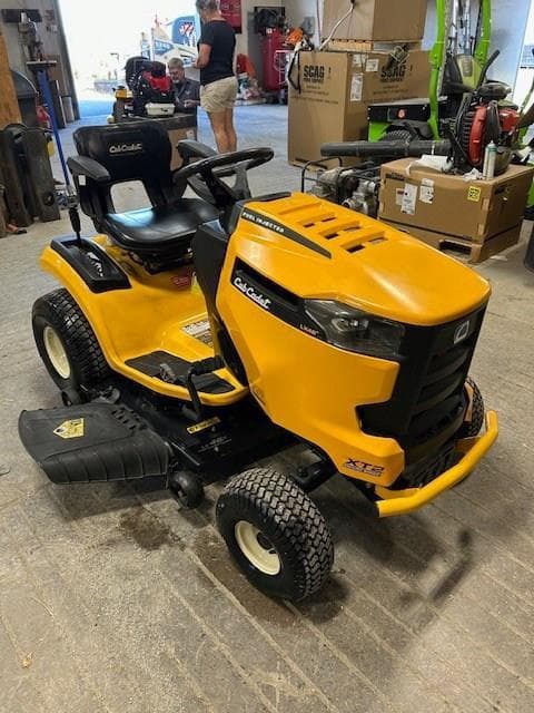 Image of Cub Cadet XT2 LX46 equipment image 4
