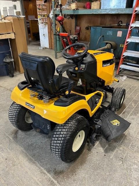 Image of Cub Cadet XT2 LX46 equipment image 2