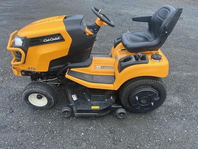 2018 Cub Cadet XT3 GSX Equipment Image0