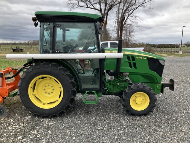 Image of John Deere 5075GN equipment image 4