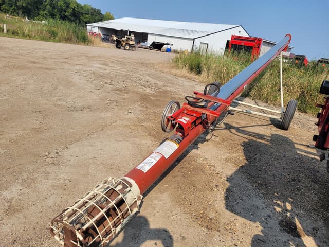 Image of Farm King 834 equipment image 3